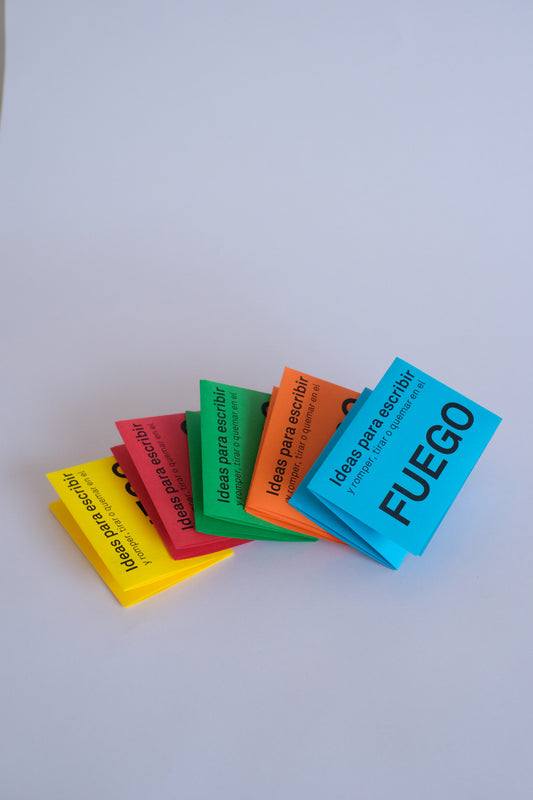 Fanzines literarios para escribir y luego quemar en el fuego, ejercicio de escritura creativa y liberación personal